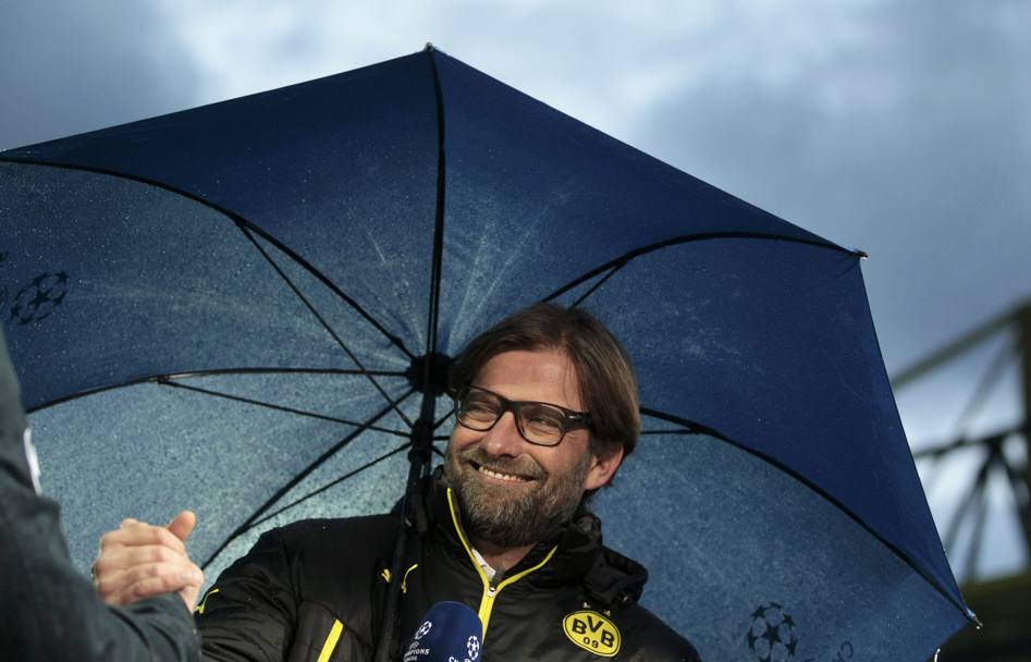 Juergen Klopp prima del fischio d&#39;inizio sorride: il tecnico giallonero ci crede. Reuters